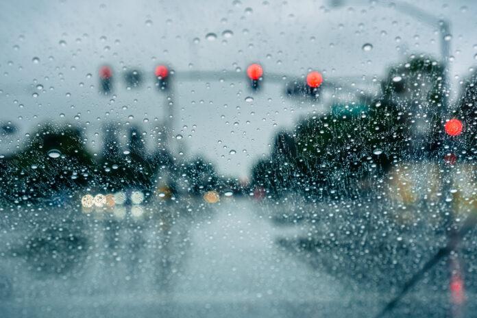 waiting-at-a-traffic-junction-for-the-green-light-during-a-rainy-day-raindrops-on-the-windshield-stockpack-adobe-stock Waiting at a traffic junction for the green light during a rainy day; raindrops on the windshield