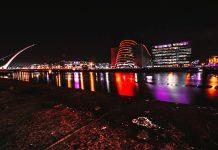 DeepSeek AI Platform Experiences Extended Outage Amid Global Scrutiny Modern technology infrastructure representing artificial intelligence platform operations and business continuity