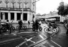 Irish Unemployment Edges Up to 4.7% in March 2024 – CSO Irish business professionals and workers in Dublin city centre representing employment and labour market statistics